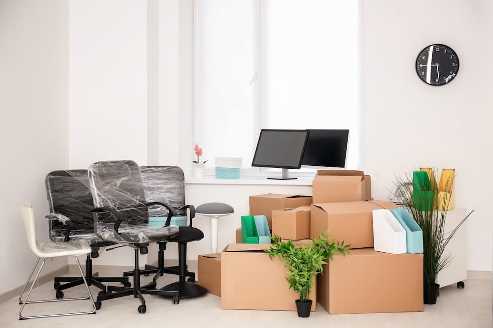 mysite-name moving team with transport vehicle